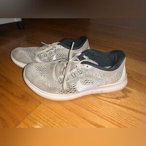 Nike Women's grey and Black Sneakers